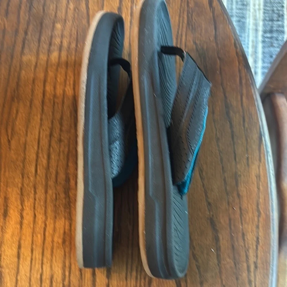 Quiksilver Black and Blue Sandals with Wave Grip